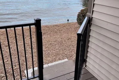 Image de 21. 5 Mile Marker, Great view of the main channel from back deck!