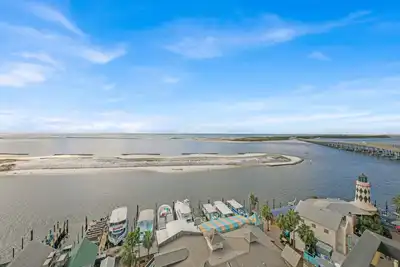 Image de Emerald Grande ❤️❤️ 7th Floor Corner Unit 😎😎 Wrap Around Balcony 🐠🐠 Ev Chargers 🦀🦀