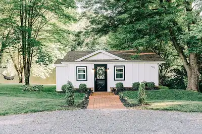 Image de \"The Hammock\"  by the lake