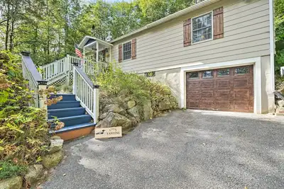 Image de Rustic Adirondacks Home w/ Hot Tub & Lake Access!