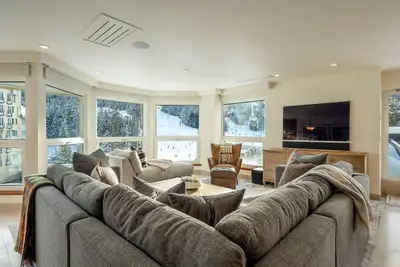 Image de Le Chamois Penthouse | Private Hot Tub, Ski-in/Out, Hotel Amenities: Pool, Gym