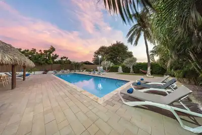 Image de Beautiful Studio @ Turibana w/ KingBed & Pool