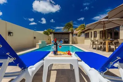 Large 5br Villa with Private Pool near Eagle Beach