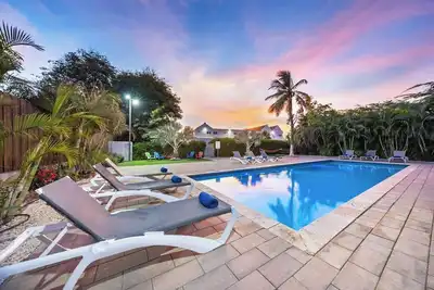 Image de Studio w/ KingBed & Pool close to Palm Beach