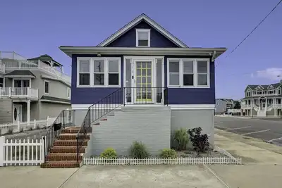 Image de Classic Shore House in the Heart of Beach Haven