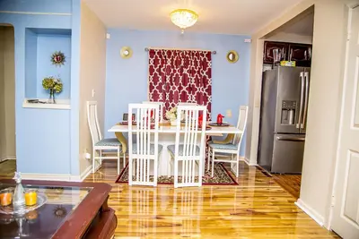 Image de Luxe 7 bdr 4 Fullbath with Jacuzzi on West side Detroit