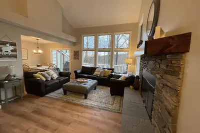 Image de Big Boulder Ski House/ Lake Harmony-. 4 miles to Ski Mountain and Lake