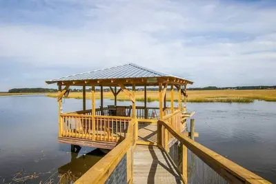 Image de Crabbin Cabin * Spacious, Seasonal Riverside Home