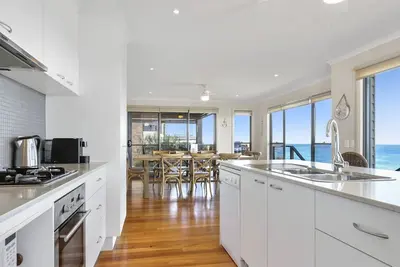 Image de South Pacific Beach House - direct beach access