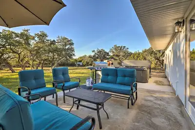 Image de Quiet Haven w\/ Hot Tub, 4 Mi to Canyon Lake!