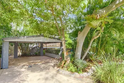 Image de Sunshine Beach House - 5 minute walk to the Beach