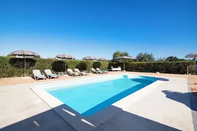 Image de Maison 'Villa Oliva Al - T4' avec vue sur les montagnes, piscine, terrasse ensoleillée, WiFi et A/C