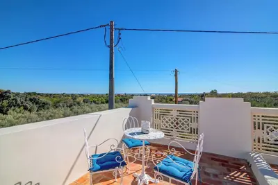 Image de Maison de vacances 'Villa Oliva Al - T2' avec vue sur les montagnes, terrasse, piscine, Wi-Fi et A/C