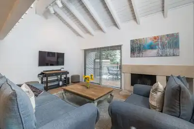 Image de Spend Summer in Sun Valley! Remodeled Condo Walking Distance to Dollar Mountain