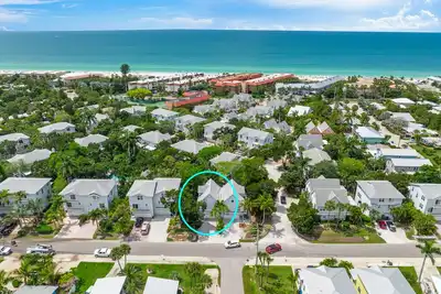Image de Home with Private Outdoor Living Space, Community Pool - Sea La Vie