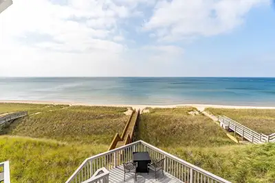 Image de Large Home w/ Breathtaking Lake Michigan Views, Beach