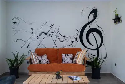 Image de Upscale Music Mingle - Live Here Too!