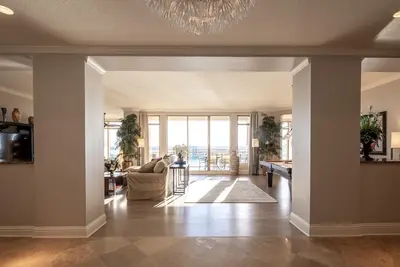 Image de Sandpearl Residences 1605 - Luxurious Top Floor Penthouse! - 360 Water Views