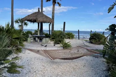 Image de Welcome to \"The Dream\" (New Owners)  One bedroom Oceanfront Condo. 2nd floor