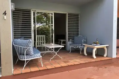Image de Located within walking distance to beach, supermarket and bus stop