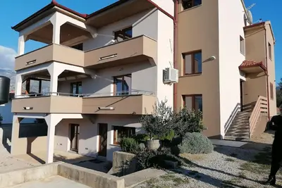 Image de Appartement de vacances Rovanjska pour 1 - 8 personnes avec 3 chambres Ă coucher - Maison mitoyenne