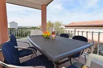 Image de Appartement de vacances Srima pour 4 - 5 personnes avec 2 chambres à coucher - Maison mitoyenne