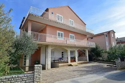 Image de Appartement de vacances Srima pour 1 - 5 personnes avec 2 chambres à coucher - Maison mitoyenne