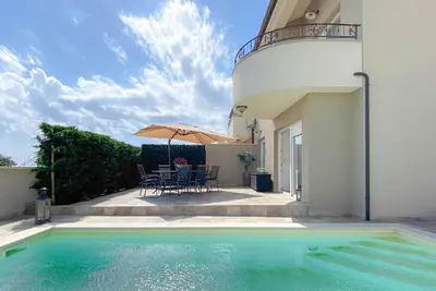 Image de Maison de vacances Novigrad pour 1 - 6 personnes avec 3 chambres à coucher - Maison de vacances