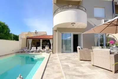 Image de Maison de vacances Novigrad pour 1 - 6 personnes avec 3 chambres à coucher - Maison de vacances