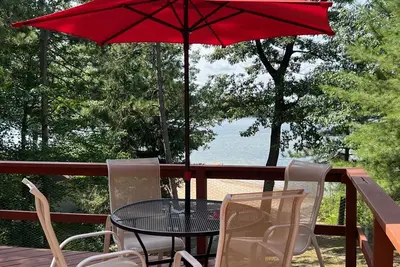 Image de Fabulous Beach House on All Sports Lake Sapphire! Sleeps 12 and Parking for 12!