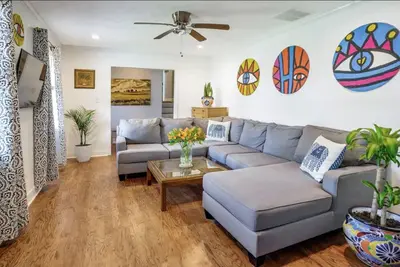 Image de Your Hidden Oasis with Backyad Chickens! Close to Atl Airport & Dowtown