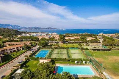Image de Bel appartement dans une maison de vacances avec piscine, climatisation, Tv, terrasse, parking