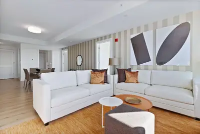 Image de Large Two Bedroom, One Block From Fenway Park