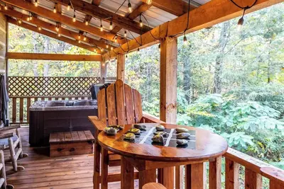 Image de Fall Is Coming! Fire Pit! Hot Tub!