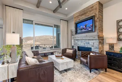 Image de Great Location & Luxe Amenities - Hot Tub, Media Room!