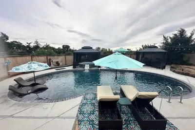 Image de Retreat at our Oasis with year round salt water pool and hot tub.