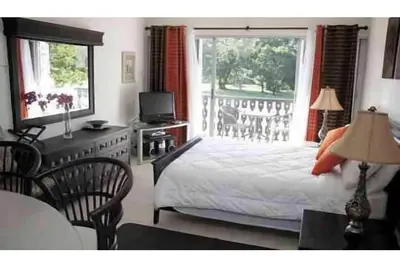 Image de Studio Apartment Overlooking first fairway