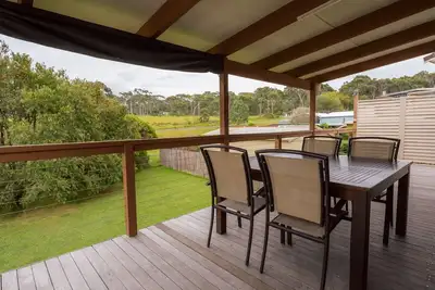 Image de Summer Beach House - seconds to beach & cafe