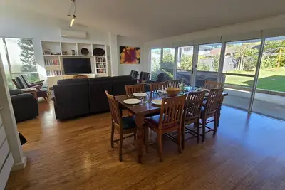 Image de Tallwoods Beach House - spacious Mollymook retreat