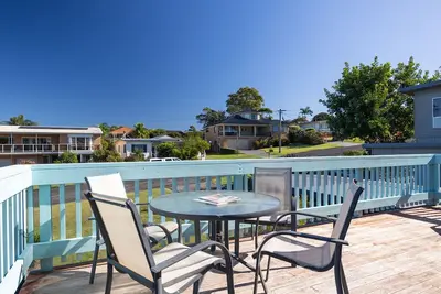 Image de Retro Beach House - roomy 4br retreat near ocean