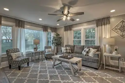 Image de Peaceful Renovated Home with Deck on Half Acre!