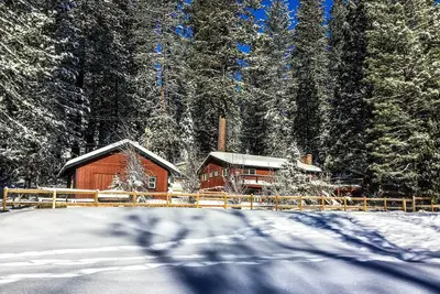 Image de Furnished Deck & Nat'l Forest Views: Arnold Cabin