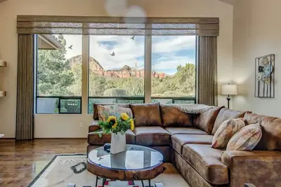 Image de Luxury 3-bedroom home in West Sedona with stunning Red Rock views.