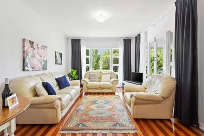 Image de Artist's Cottage - Cosy Home in Quiet Leafy Street
