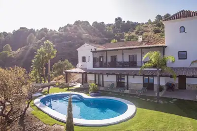 Image de Mansion with private pool nestled in pure nature!