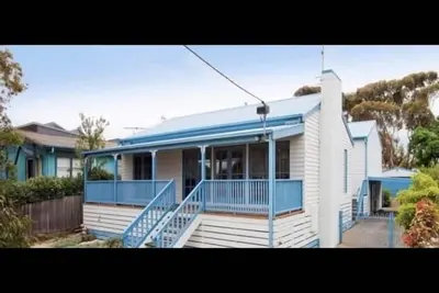 Image de Location, location! Large family property
