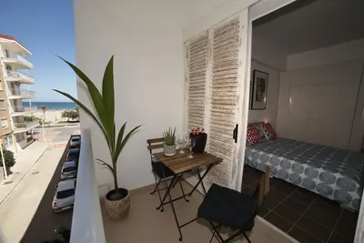 Image de 25 meters from the beach! Wifi. Newly renovated. A\/A (hot and cold)