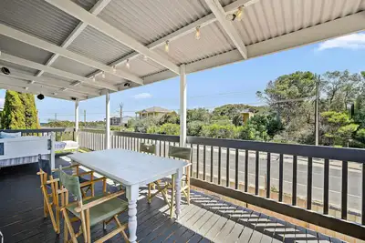 Image de The LoveShack ~ Silver Sands - Family Entertainer Surrounded by Sea, Scrub & Hills