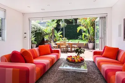 Image de Modern family house walk to beach
