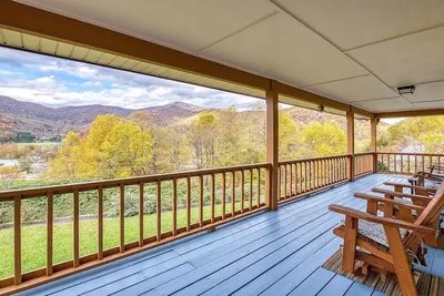 Image de A Maggie Mountain Vista - 4 bedrooms, 3 baths, Hot Tub, Firepit, Game Room, Gas Fireplace